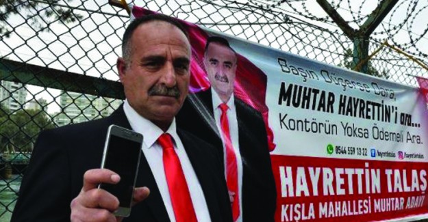 Adanalı Muhtar Adayının Seçim Afişi Dikkatleri Üzerine Topladı