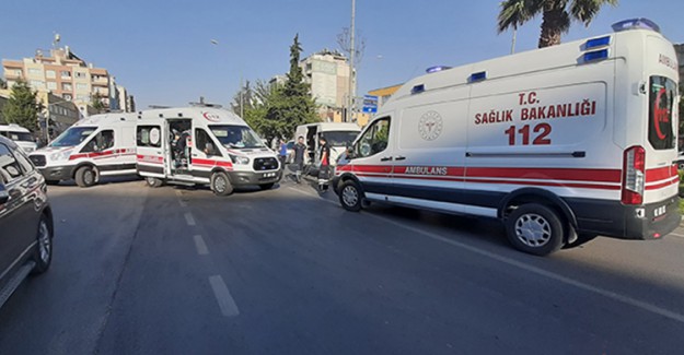 Adıyaman'da Otomobil İle Minibüs Çarpışması Sonucunda 9 Kişi Yaralandı