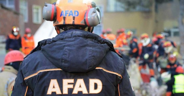 AFAD 2 Kişiyi Daha Enkazdan Sağ Olarak Kurtardığını Açıkladı