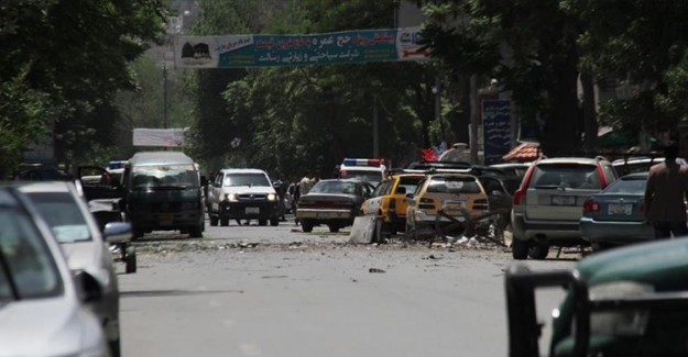 Afganistan'da Bombalı Saldırı! 10 Sivil Ölü!