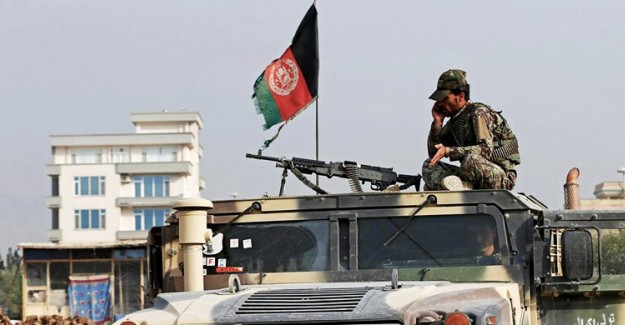 Afganistan’da Hükümet Askerleri Taliban’a Katılıyor