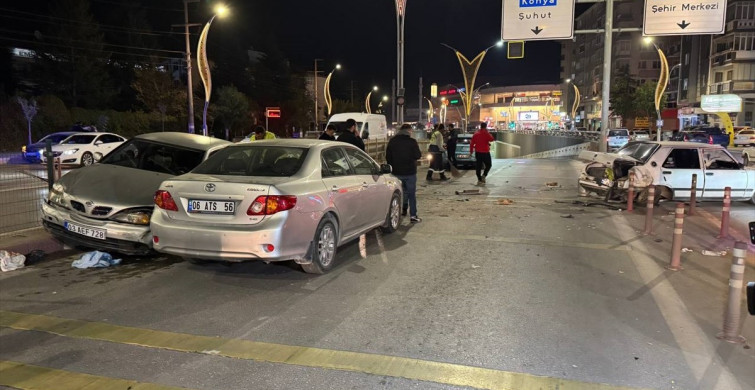 Afyonkarahisar'da Zincirleme Trafik Kazası: 2 Yaralı