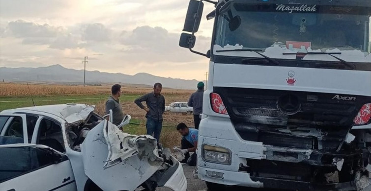 Afyonkarahisar Trafik Kazasında Hayatını Kaybeden Aile Üyeleri Eskişehir'de Defnedildi