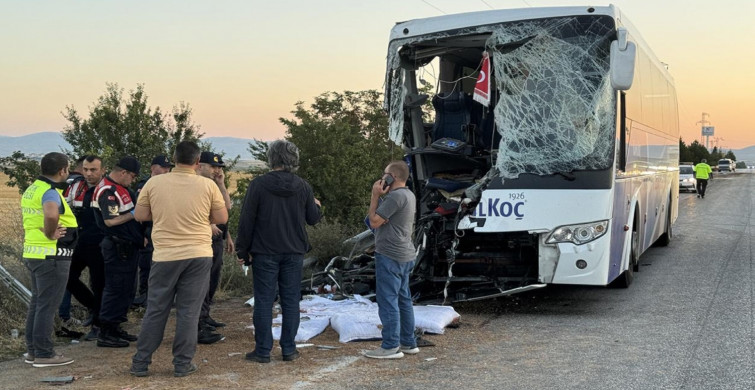 Afyonkarahisar’da yolcu otobüsü kamyona çarptı: 1 ölü, 38 yaralı