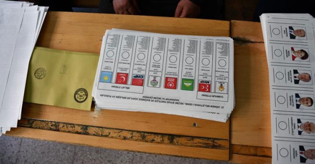 Ağrı'da Sahte Oy Kullanmaya Çalışanlara ve Pusuluları Saklayan HDP'li Müşahide İşlem