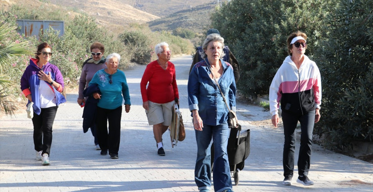 Akarca Mahallesi Sakinlerinden Ulaşım Sorununa Dikkat Çekme Çabası