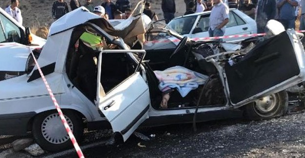 Aksaray'da Feci Kaza! Anne ile Oğlu Öldü, Baba ile 2 Çocuğu Yaralandı