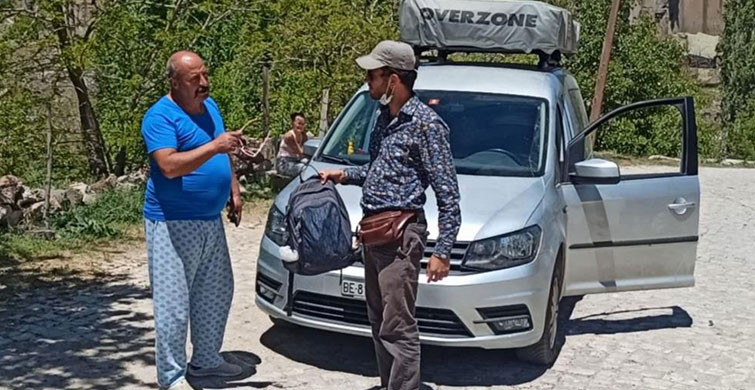 Aksaray’da Turistlerin Unuttuğu Para Dolu Çantayı Muhtar Teslim Etti
