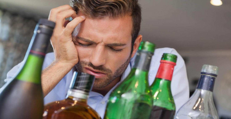 Alkol sonrası mide bulantısı nasıl geçer? Alkol sonrası mide bulantısı geçirmek için evde doğal ve bitkisel öneriler