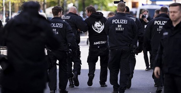 Almanya'da Türk'e Saldıran Polisin Irkçı Mesajları İfşa Oldu