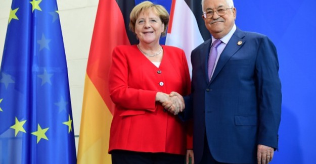 Almanya Başbakanı Merkel, Filistin Devlet Başkanı Abbas ile Görüşme Sağladı