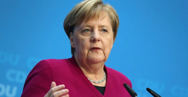 Almanya Başbakanı Merkel'e Siber Saldırı