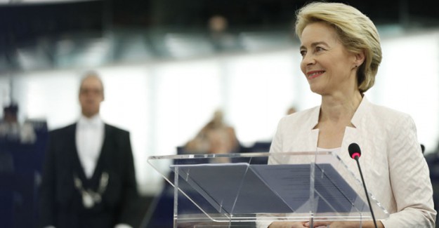 Almanya Savunma Bakanı Ursula Von der Leyen İstifa Etti