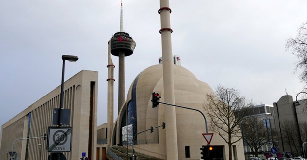 Almanya'da Cami Vergisi Tartışılıyor