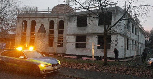 Almanya'da Camilere Karşı Irkçı Saldırı