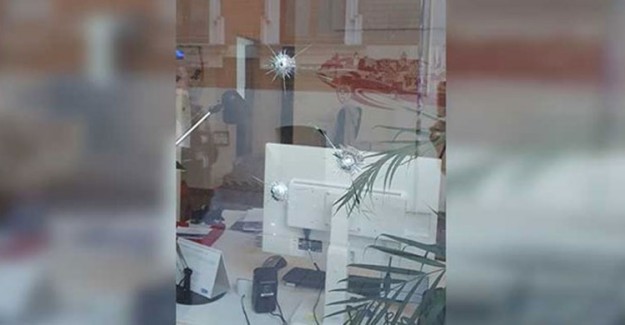 Almanya'da Milletvekilinin Ofisine Saldırı
