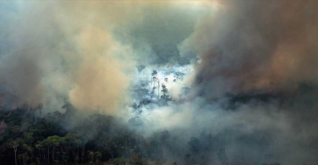 Amazonlar'daki Yangın İçin Savaş Uçakları Görev Yapıyor