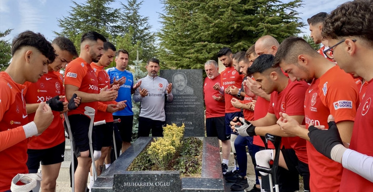 Ampute Milli Futbol Takımı'ndan Neşet Ertaş'a Anlamlı Ziyaret