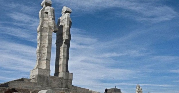 Anayasa Mahkemesi, Kars'ta Yıkılan İnsanlık Anıtı'nın Heykeltraşı Mehmet Aksoy'u Haklı Buldu