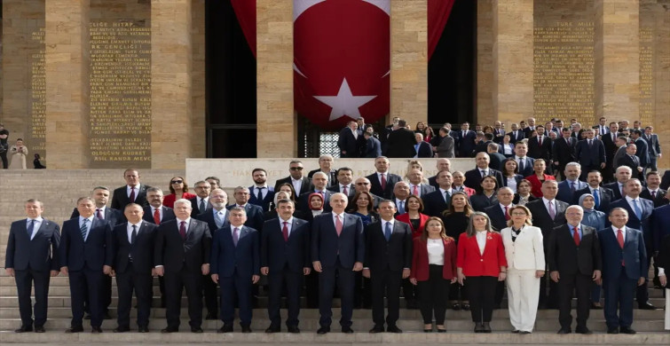 Anıtkabir'de TBMM'nin 104. yıl dönümü ve 23 Nisan coşkusu: TBMM Başkanı Numan Kurtulmuş, Anıtkabir'i ziyaret etti!