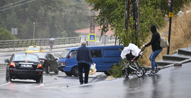 Ankara'da Minibüs Kayalıklara Çarptı