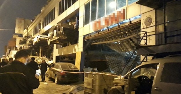 Ankara'da İnşaat İskelesi Çöktü: Yoldan Geçen 2 Kişi Yaralandı