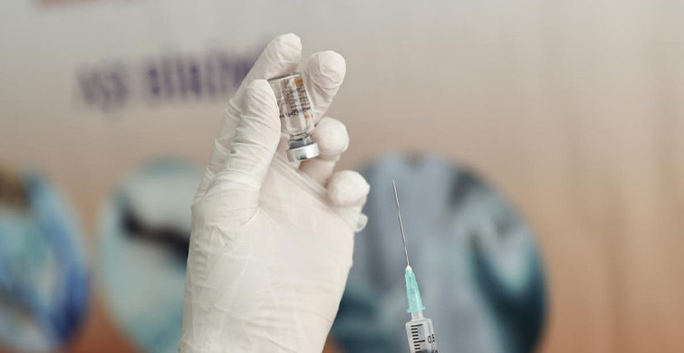 Ankara'da Koronavirüs Aşısı İçin Hastanelerde Uzun Kuyruklar Oluştu