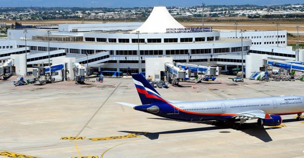 Antalya Havalimanı'na Saatte 20 Uçak İniş Yaptı 