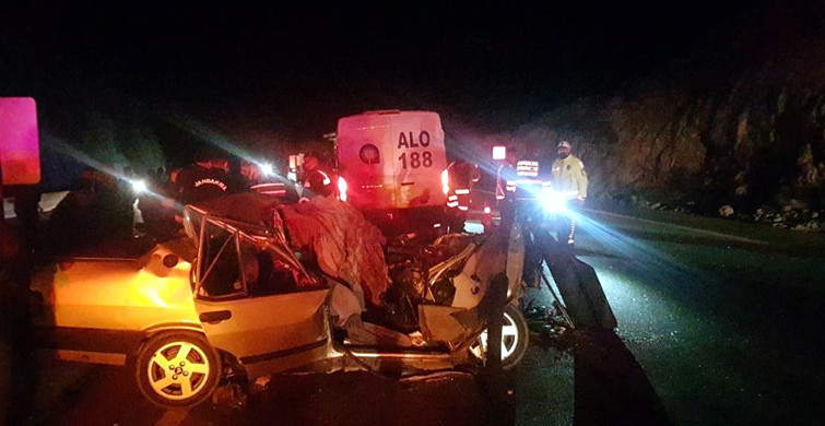 Antalya Otomobille Tır Çarpıştı: 2 Ölü, 2 Yaralı