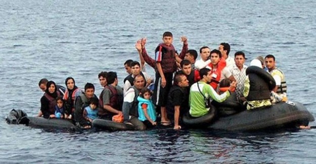 Antalya'da, Botları Su Alan 16 Düzensiz Göçmen Son Anda Kurtarıldı