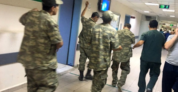 Antalya'da Çok Sayıda Asker Hastaneye Kaldırıldı