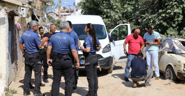 Antalya'da İki Aile Arasındaki Kavgada Silah ve Kılıçlar Konuşunca 3 Kişi Yaralandı
