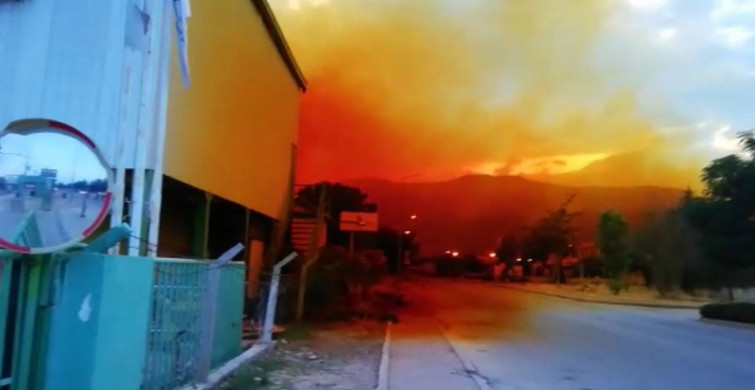 Antalya'da Kimyasal Madde Sızıntısı! Gökyüzü Turuncuya Büründü
