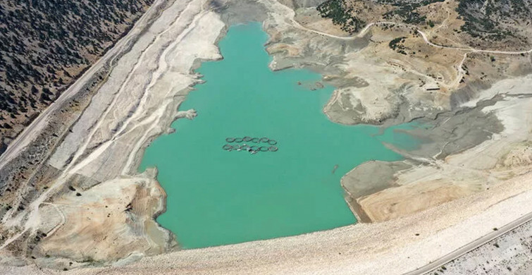Antalya'da Kuraklık Dolayısıyla Baraj Tarla Görünümü Aldı