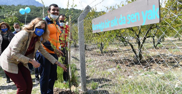 Antalya’da Otizmli Bireyler Fidan Dikti