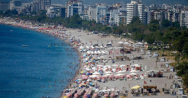 Antalya'ya 8 Ayda 10 Milyondan Fazla Turist Geldi