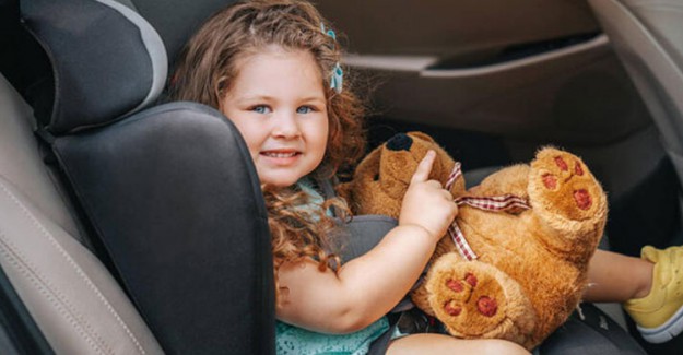 Araba İçinde Çocuk Güvenliği Sağlamanın Püf Noktaları