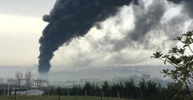Arnavutköy'de Sünger Fabrikasında Yangın Çıktı