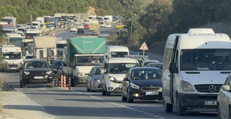 Arnavutköy'de Yol Çalışması Trafik Yoğunluğuna Neden Oldu