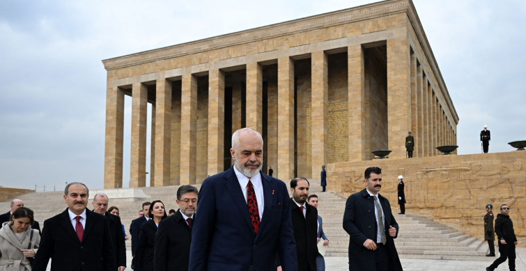 Arnavutluk Başbakanı Rama’nın ilk ziyaret adresi Anıtkabir oldu!