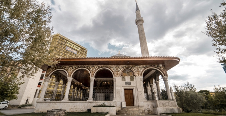 Arnavutluk’ta Ethem Bey Cami Yeniden İbadete Açıldı! Halk Duygu Dolu Anlar Yaşadı