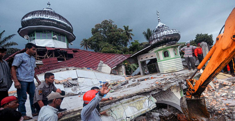 Art arda 4 deprem yaşandı! Vatandaşlar korku dolu anlar yaşadı