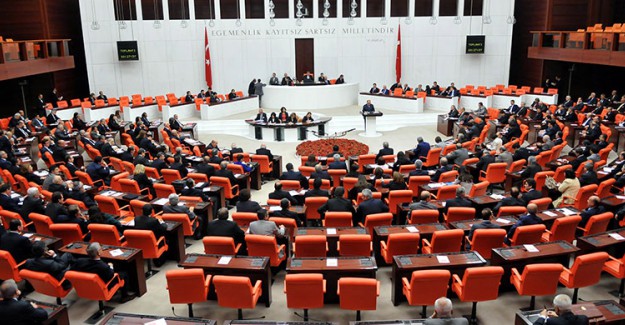 Asgari Ücret Teklifi Mecliste Kabul Edildi