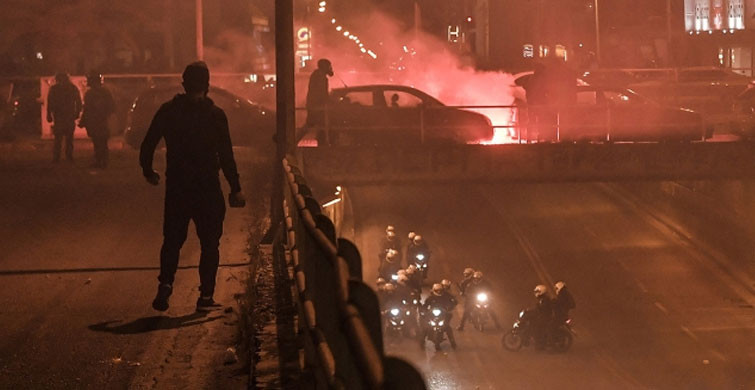 Atina'da Polis Şiddetine Karşı Protestolarda Gerilim Tırmandı