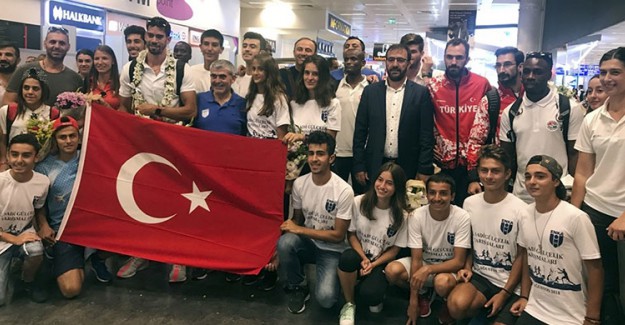 Atletizm Milli Takımı Türkiye’ye Döndü!
