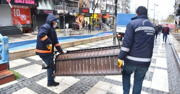 Avcılar'ın en İşlek Caddesindeki Banklar Kaldırıldı