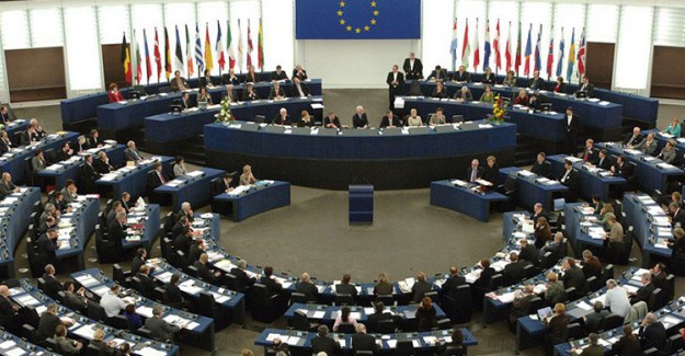 Avrupa Parlamentosu Türkiye'nin AB Üyelik Müzakerelerinin Askıya Alınmasını Kabul Etti