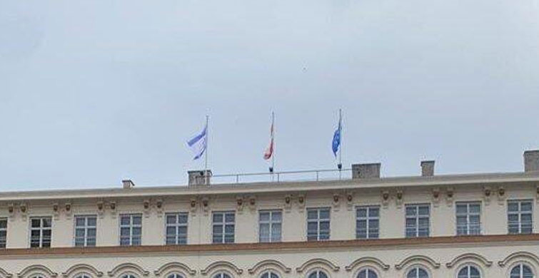 Avusturya'da Devlet Binalarına İsrail Bayrağı Asıldı