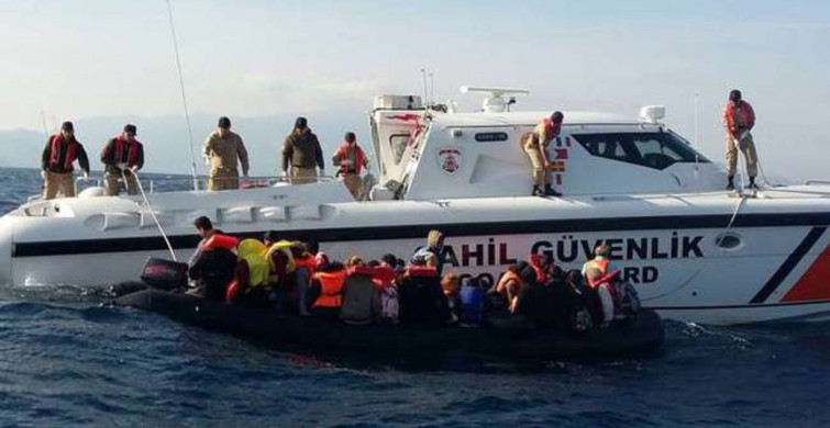 Ayvacık'ta Kaçmaya Çalışan 18 Düzensiz Göçmen Yakalandı