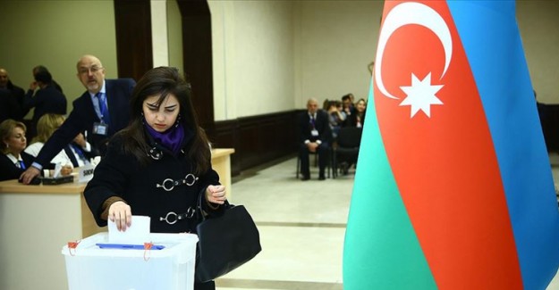 Azerbaycan Sandık Başında